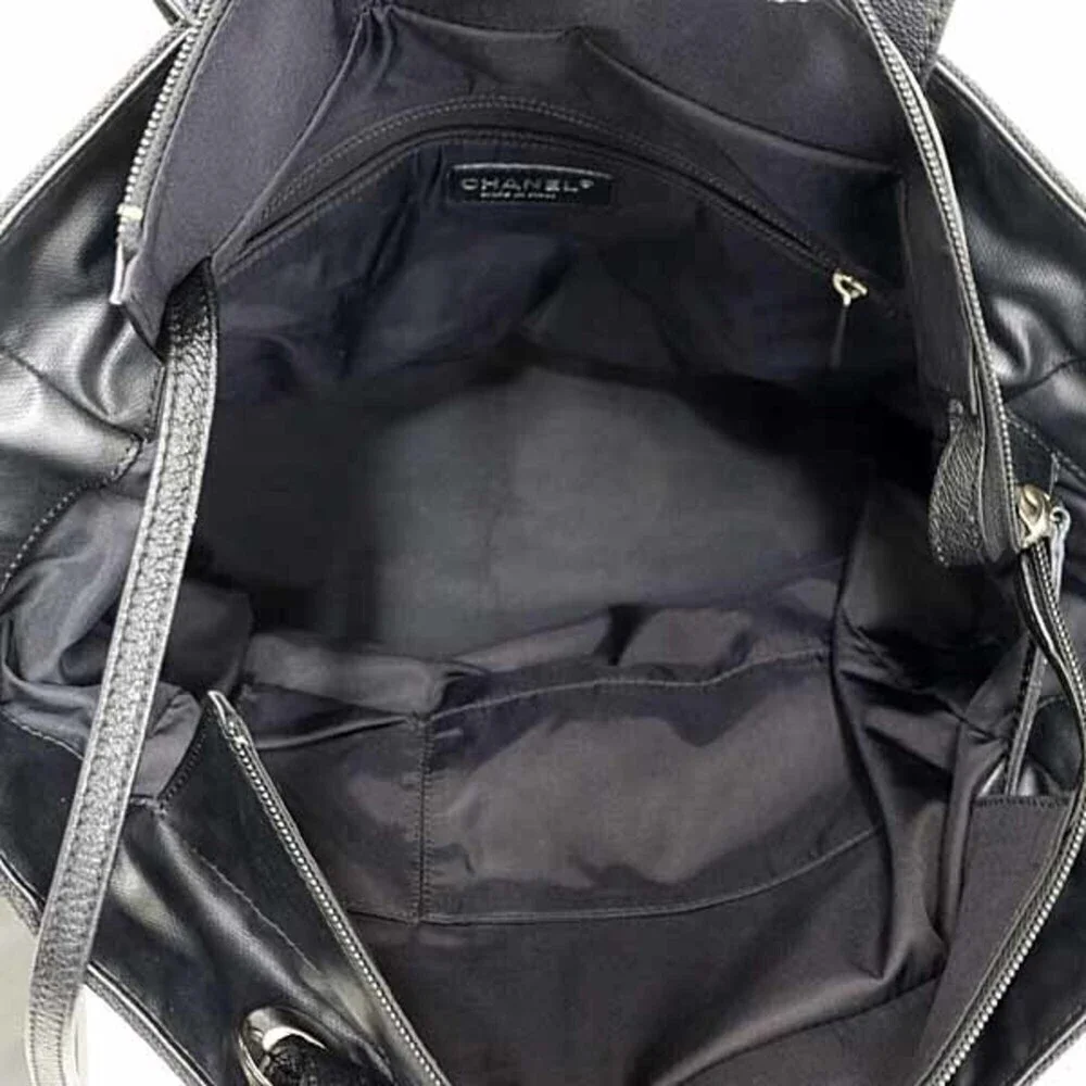 CHANEL Black Shoulder Bag